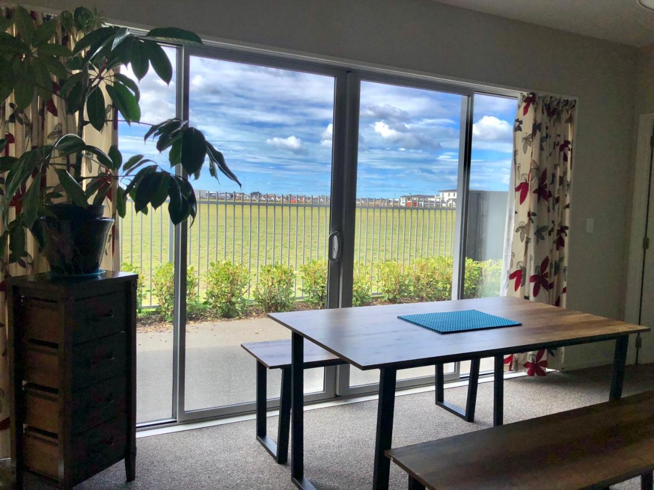 Lovely, Sunny, Home Sweet Home Christchurch Esterno foto