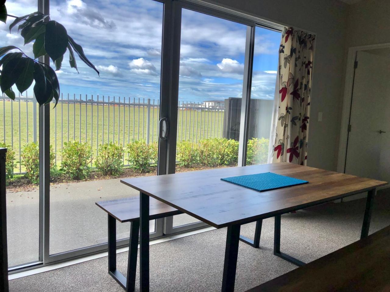 Lovely, Sunny, Home Sweet Home Christchurch Esterno foto